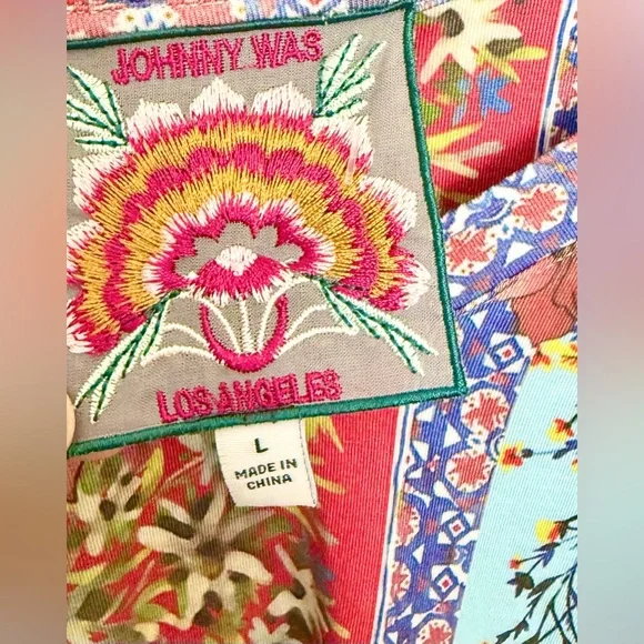 Johnny Was Janie Favorite V-Neck Tee Shirt Multicolor Patchwork Floral Boho Sz L - Picture 3 of 5